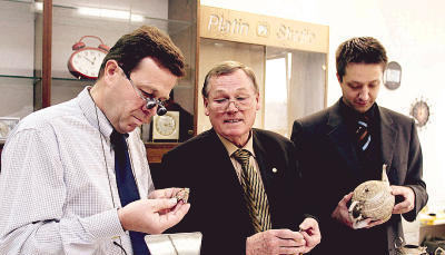 Riesiger Andrang herrschte beim ersten Expertentag mit Hans Luithle im Schmuckgeschäft Juwelier am Deutschhof. (Foto: Marc Schmerbeck) Riesiger Andrang herrschte beim ersten Expertentag mit Hans Luithle im Schmuckgeschäft Juwelier am Deutschhof. (Foto: Marc Schmerbeck)