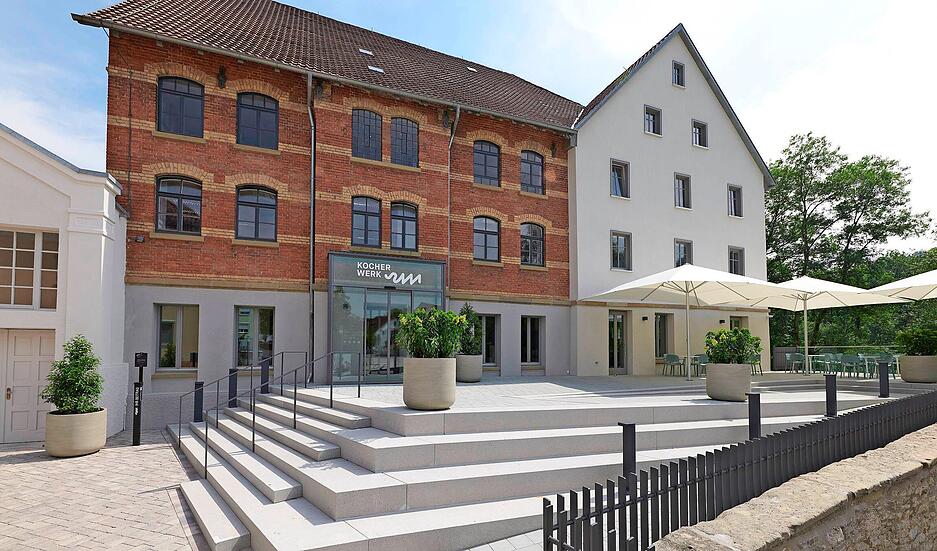 Aus einer Mühle wurde das Museum Kocherwerk Ernsbach. Entwurf: Space4, Stuttgart. Bauherr: Würth-Gruppe, Arnold Umformtechnik. Die Stadt Forchtenberg gestaltete den Platz nach Plänen von Knorr & Thiele.