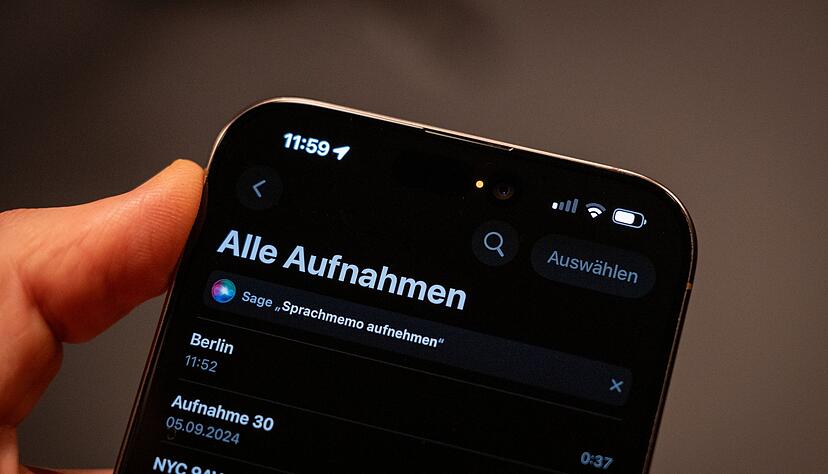 Talk to me: Die orangefarbene Statusanzeige in der Statusleiste eines iPhones zeigt, ob das Mikrofon von einer App verwendet wird.