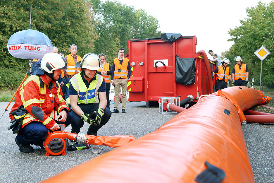 Unwetter-&Uuml;bung Feuerwehr Bad Friedrichshall mit Neckarsulm und Werksfeuerwehr Audi