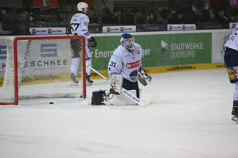 Doch die Partie begann nicht gut für die Heilbronner Falken, denn die Füchse Duisburg gingen in Führung – und erhöhten sogar auf 2:0.