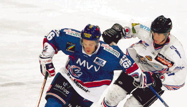 Ist oftmals für seine Gegenspieler zu schnell: Der Neu-Mannheimer Michael Hackert (links). Hier versucht Heilbronns Tobias Samendinger, an dem Nationalspieler dranzubleiben.Foto: Andreas Veigel