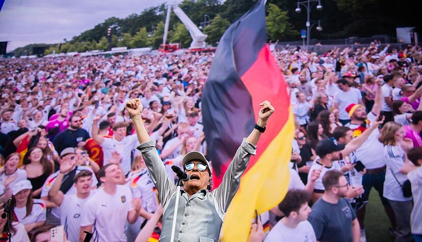 Public Viewing in der Nacht? Deutsche WM-Fans m&uuml;ssen mitunter lange wach bleiben. (Archivbild)