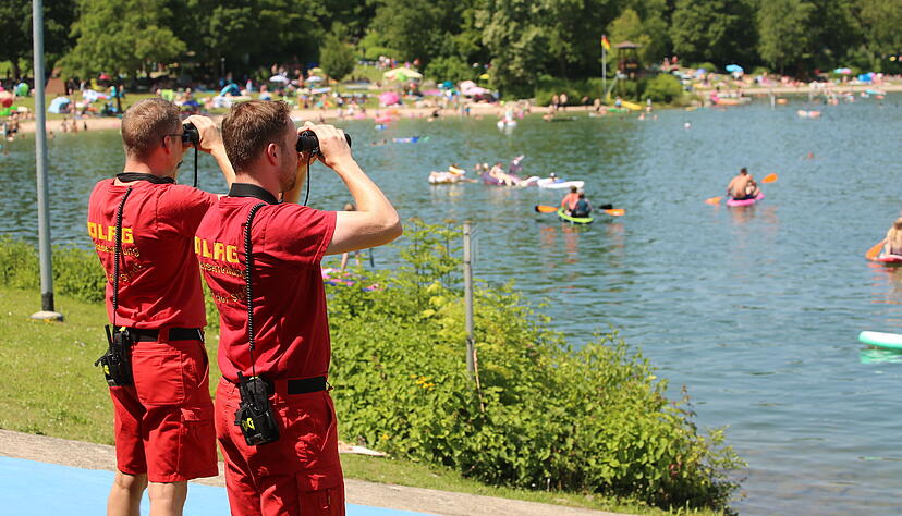 Mitglieder des DLRG-Bezirks Heilbronn sorgen an Breitenauer See (Foto), Ehmetsklinge und Katzenbachsee f&uuml;r die Sicherheit der Badeg&auml;ste.