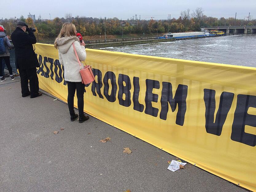 Vierter Castor-Transport auf dem Neckar Vierter Castor-Transport auf dem Neckar