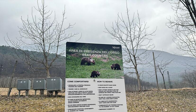 Schilder warnen im Trentino vor B&auml;ren. (Archivfoto)