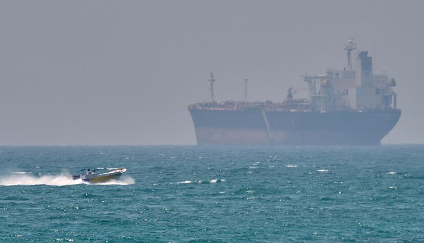 Kaum dass sie f&uuml;r ge&ouml;ffnet erkl&auml;rt wurde, hat der Iran erkl&auml;rt, wieder die Kontrolle &uuml;ber die Stra&szlig;e von Hormus zu &uuml;bernehmen.