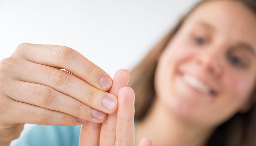 Sch&ouml;n fest? Damit die Fingern&auml;gel im Alltag auch alles ohne Splittern aushalten, kann man ein wenig nachhelfen.