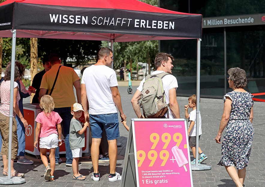 Millionste Besucher in der Experimenta Millionste Besucher in der Experimenta