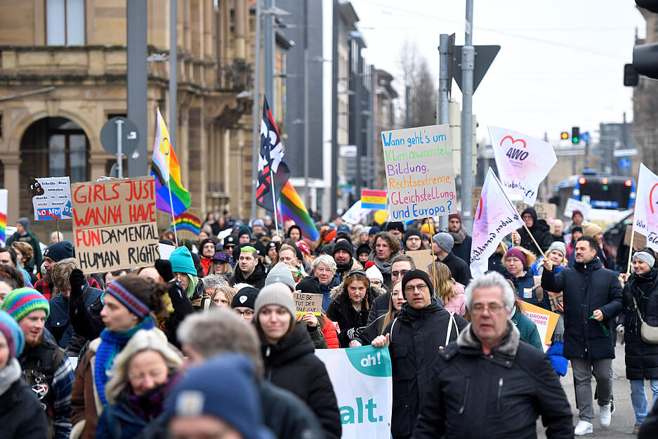 Mit der Kampagne ruft CSD Deutschland dazu auf, bei der Bundestagswahl Parteien zu unterstützen, „die sich klar für Vielfalt und Akzeptanz einsetzen“. Konkrete Wahlempfehlungen sprechen die Organisatoren nicht aus, um Wahlwerbung zu vermeiden. Mit der Kampagne ruft CSD Deutschland dazu auf, bei der Bundestagswahl Parteien zu unterstützen, „die sich klar für Vielfalt und Akzeptanz einsetzen“. Konkrete Wahlempfehlungen sprechen die Organisatoren nicht aus, um Wahlwerbung zu vermeiden.