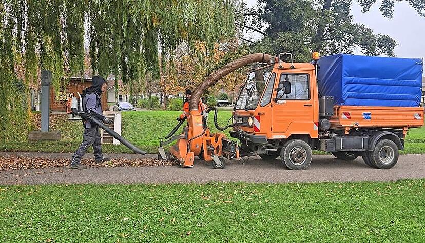 Werden Leistungen gekürzt, hier der Bauhof Erlenbach im Einsatz, fällt das den Bürgern sofort auf.
