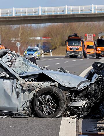 Das Auto des Verkehrsministers &uuml;berschlug sich bei dem Unfall.