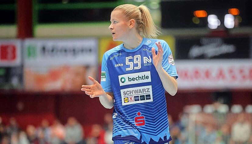 Da kann man schon mal klatschen: Nationalspielerin
Antje D&ouml;ll (7/2) und ihre Teamkolleginnen zeigten in Halle (Saale) einen erwachsenen Auftritt, der mit zwei Punkten belohnt wurde.