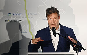 Bundeswirtschaftsminister Robert Habeck (B&uuml;ndnis 90/Die Gr&uuml;nen) kommt heute zum symbolischen Spatenstich f&uuml;r den Bau der Suedlink-Stromleitung nach Wewelsfleth in Schleswig-Holstein.
