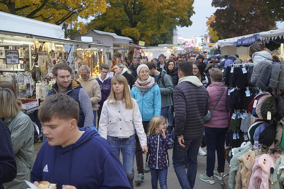 Rund 260 Marktstände laden zum Bummeln ein.