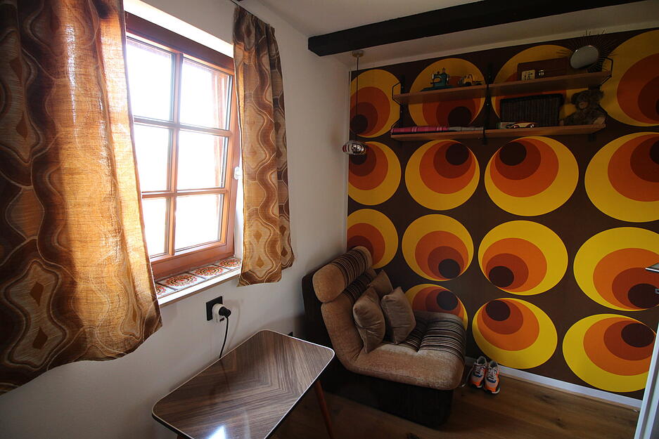 70er-Jahre Einrichtung im mittelalterlichen Turm in Niedernhall. 70er-Jahre Einrichtung im mittelalterlichen Turm in Niedernhall.