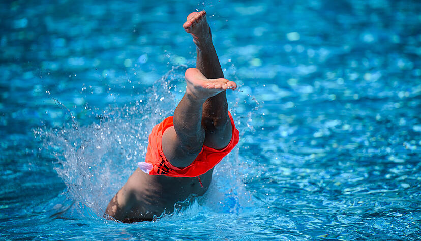 Schwimmbäder sind vordergründig demokratische Orte, dafür sorgt schon die knappe Einheitskleidung. Doch in der Geschichte von Bädern geht es immer auch um Zugehörigkeit und Ausgrenzung.