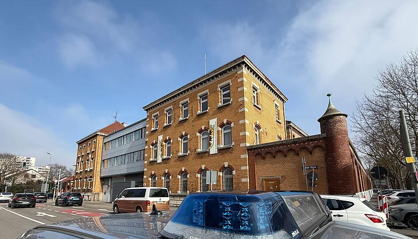 Die Einsatzkr&auml;fte waren mit einem Gro&szlig;aufgebot vor Ort.