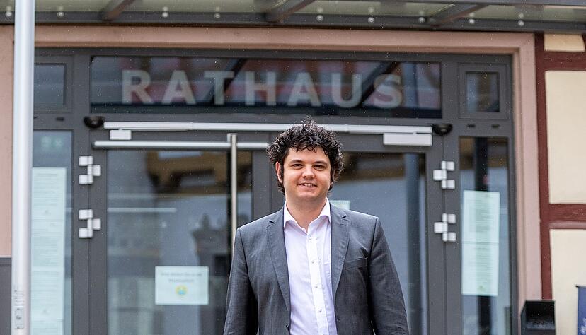 St&uuml;rmte vergangenes Jahr das Rathaus in Widdern: Die W&auml;hler stimmten damals f&uuml;r Kevin Kopf, J&uuml;rgen Olma musste als B&uuml;rgermeister gehen. Foto: Mario Berger