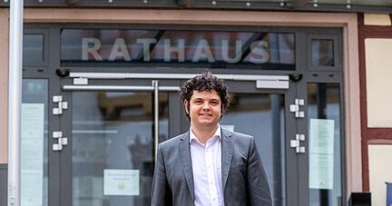 St&uuml;rmte vergangenes Jahr das Rathaus in Widdern: Die W&auml;hler stimmten damals f&uuml;r Kevin Kopf, J&uuml;rgen Olma musste als B&uuml;rgermeister gehen.
Foto: Mario Berger