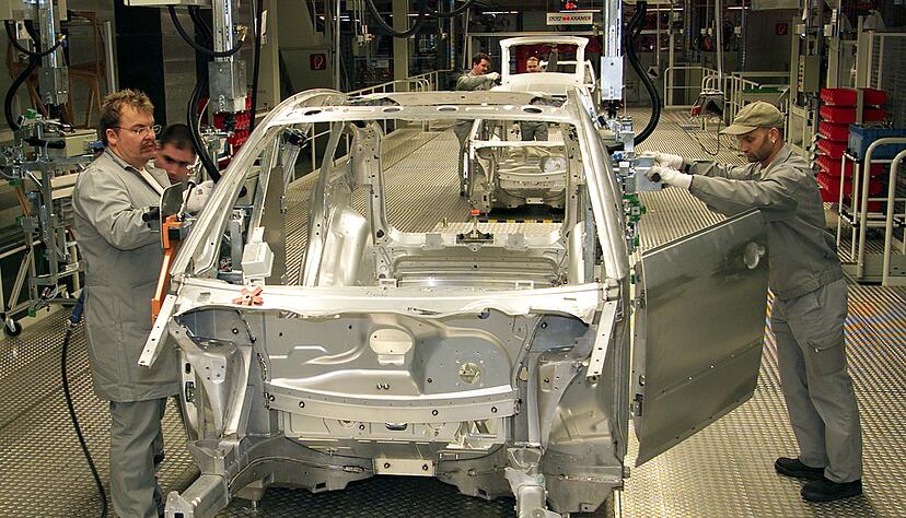 Mitte November 1999 startete im Audi-Werk Neckarsulm die Vorserienproduktion des A2. Es war einst das erste Aluminiumauto in Großserie. Mitte November 1999 startete im Audi-Werk Neckarsulm die Vorserienproduktion des A2. Es war einst das erste Aluminiumauto in Großserie.