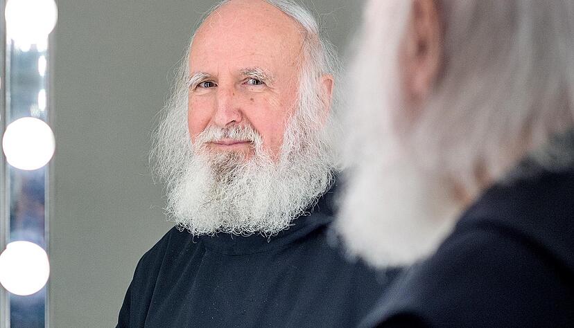 Weihnachten ist mehr als Lichterglanz und Glitter, sagt Pater Anselm Gr&uuml;n, der &uuml;ber Engel spricht. Foto: Mario Berger