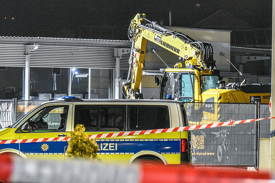 Der Fahrer wurde am Ende durch eine Schussabgabe gestoppt und starb noch vor Ort.