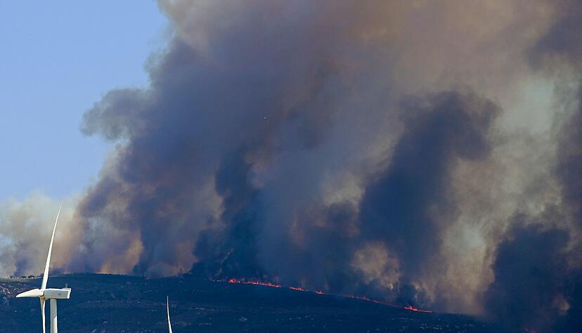 Die Br&auml;nde bei Tarifa konnten auch am Folgetag zun&auml;chst noch nicht alle gel&ouml;scht werden.