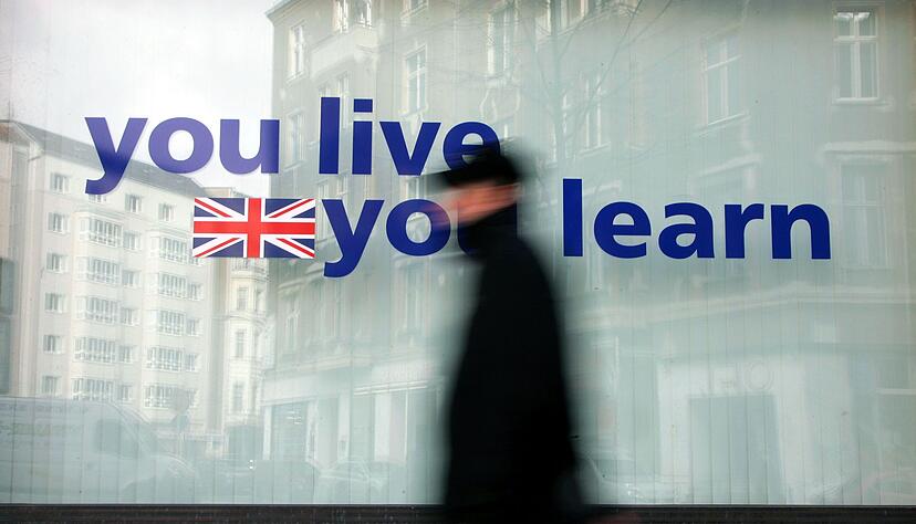 Englisch eingerostet? Wer gute Argumente parat hat und die Fremdsprache auch im beruflichen Kontext nutzt, kann seinen Chef vielleicht von einer Kostenübernahme für den Sprachkurs überzeugen. Englisch eingerostet? Wer gute Argumente parat hat und die Fremdsprache auch im beruflichen Kontext nutzt, kann seinen Chef vielleicht von einer Kostenübernahme für den Sprachkurs überzeugen.