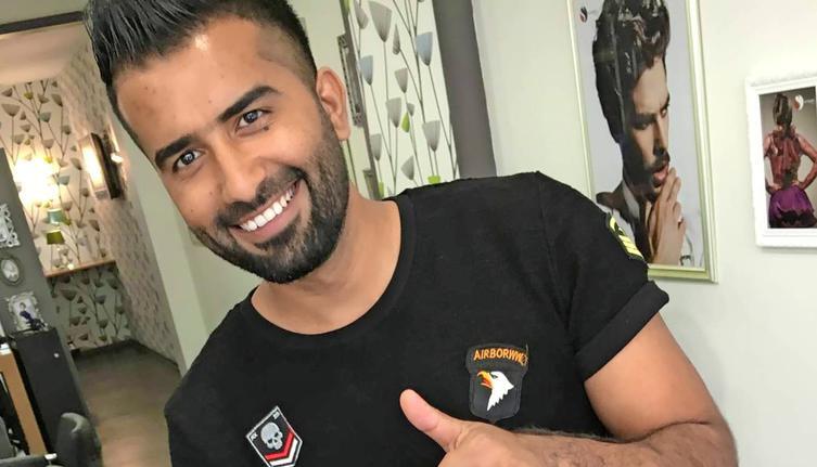 Während seiner Hospitanz bei Scissorys im Sommer war der Iraker Hashim Obaid noch zuversichtlich, dass er dort seine Ausbildung machen kann. Doch sein Umverteilungsantrag wurde abgelehnt, er darf nicht von Nürtingen nach Heilbronn wechseln. Foto: privat Während seiner Hospitanz bei Scissorys im Sommer war der Iraker Hashim Obaid noch zuversichtlich, dass er dort seine Ausbildung machen kann. Doch sein Umverteilungsantrag wurde abgelehnt, er darf nicht von Nürtingen nach Heilbronn wechseln. Foto: privat