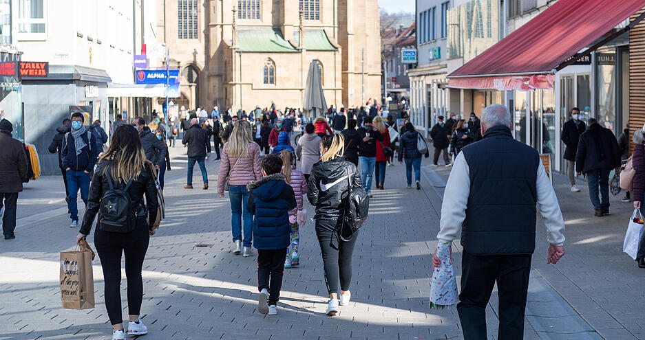 Erste Geschäfte öffnen nach dem harten Lockdown