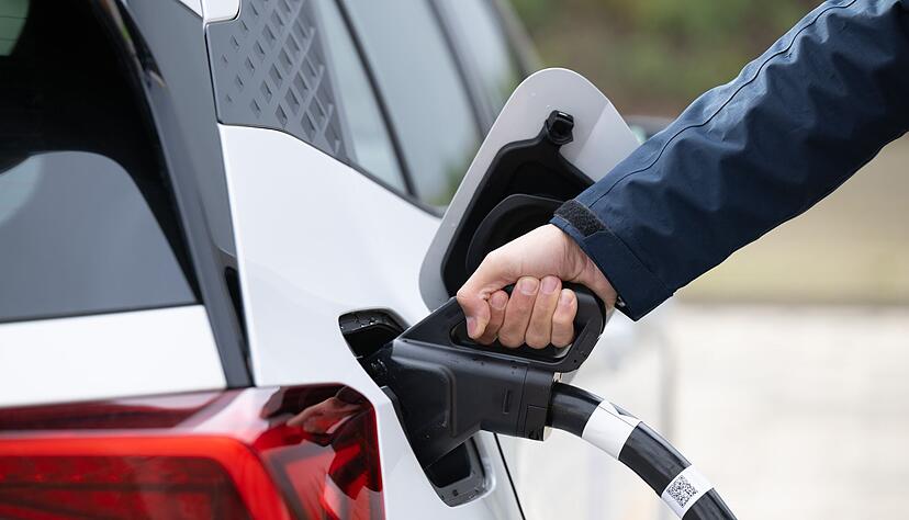 &laquo;Ich will nicht ewig auf der Autobahn bleiben&raquo;: Wer beim Laden unterwegs Zeit sparen will, kann ein paar Tipps befolgen.