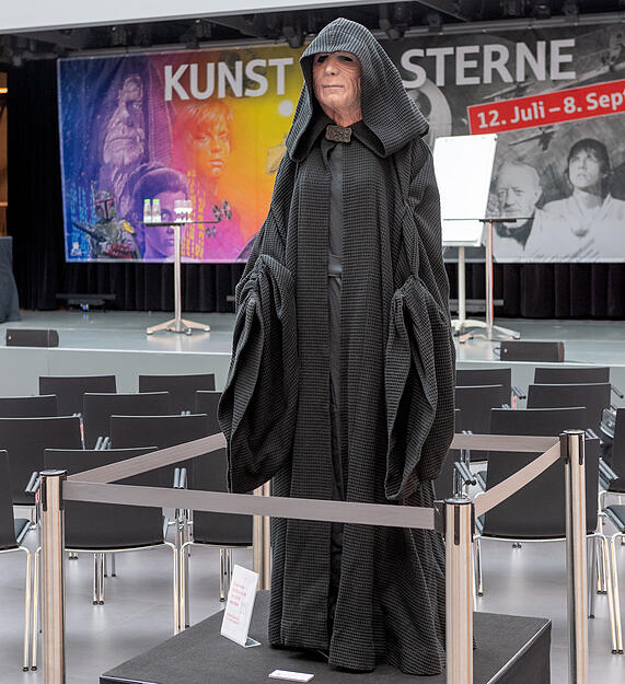 Eröffnung der Ausstellung "Kunst der Sterne" mit Star Wars Kunst und Zeichner und Illustrator Matt Busch.