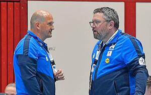 Konsterniert mussten Angunn Gudmestad (links hinten), Mannschaftsverantwortlicher Mike Vogelgesang (links) und Trainer Thomas Zeitz am Samstag die nächste Niederlage verdauen.