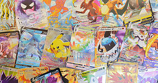 Schrill und bunt sind die Pokémonkarten, die in Japan ihren Ursprung haben. Im Internet werden besondere Ausgaben hoch gehandelt.
