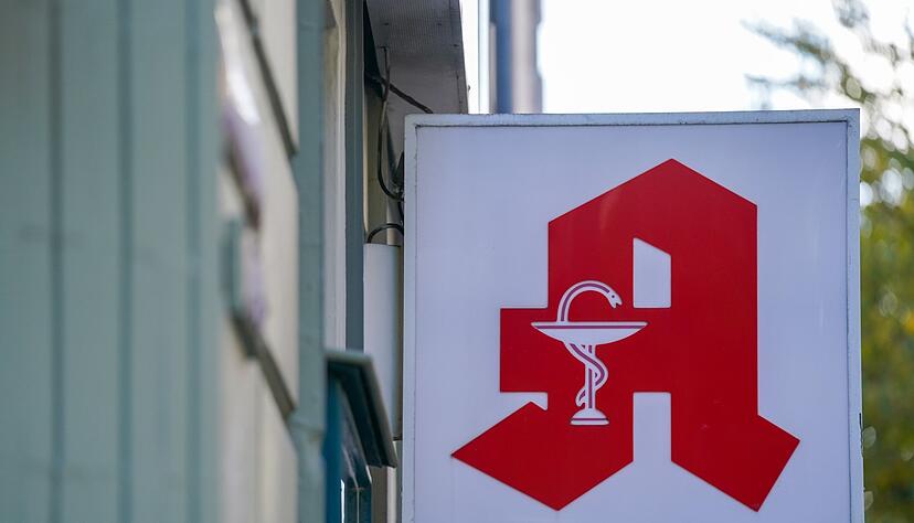 Im vergangenen Jahr ist die Zahl der Apotheken in Deutschland um 393 zurückgegangen. Im vergangenen Jahr ist die Zahl der Apotheken in Deutschland um 393 zurückgegangen.