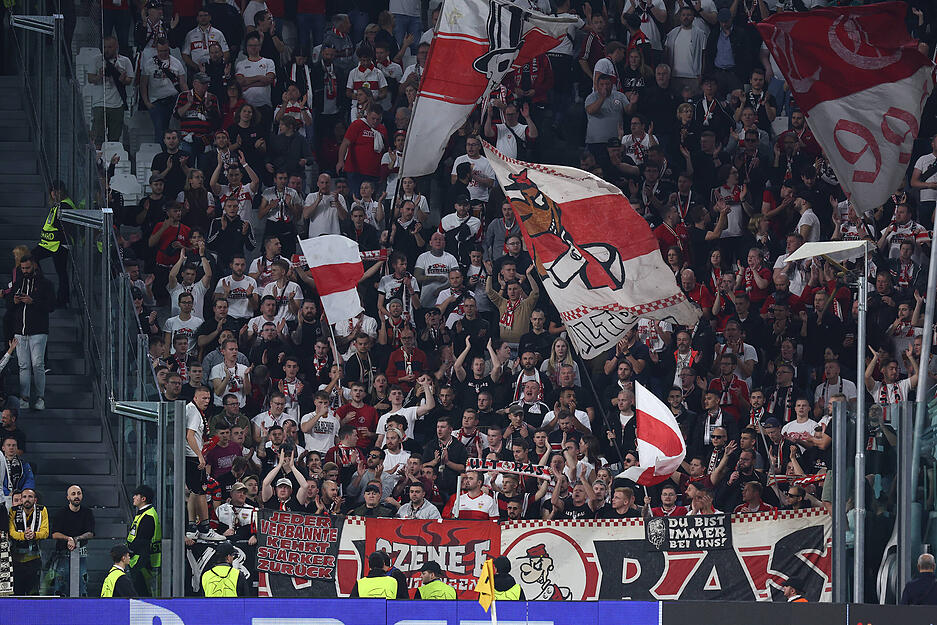 Der Support auf der Tribüne war gewohnt lautstark. Rund 2100 VfB-Fans waren offiziell vor Ort, die Dunkelziffer dürfte höher gewesen sein.