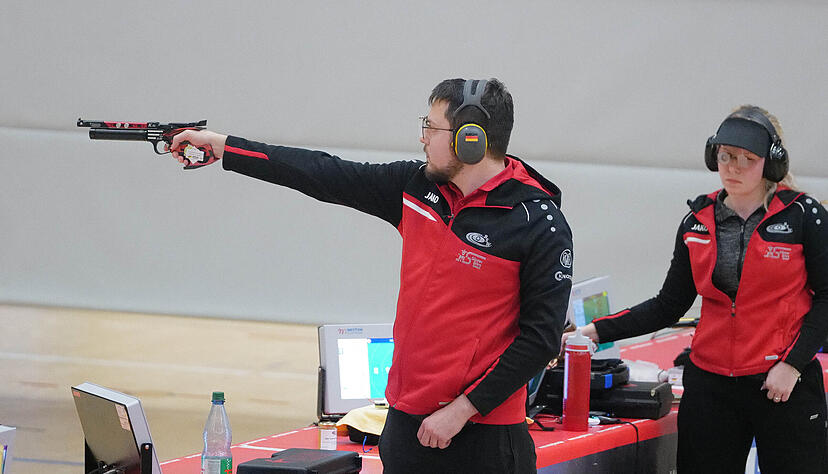 Florian Peter (links) und Svenja Berge von der SGI Waldenburg beim Hauptrundenabschluss in Ludwigsburg.