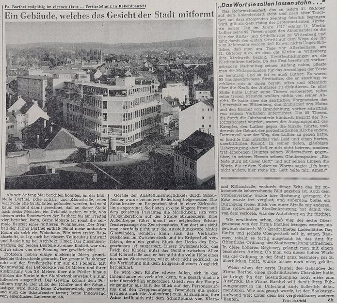 Zusammengestellt von Archiv und Dokumentation der Heilbronner Stimme 
Der Neubau des Heilbronner Modehauses Barthel ist fertig. In Rekordzeit ist der markante Bau an der Allee, Ecke Kilian- und Klarastraße entstanden. Am 2. November 1956 ist Eröffnung. Ausschnitt aus der Heilbronner Stimme vom 31.10.1956.