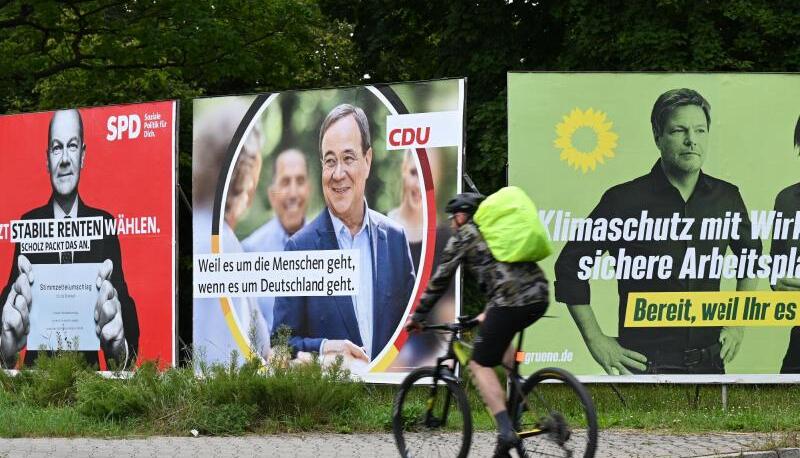 Wahlplakate von SPD, CDU und Grünen. Wahlplakate von SPD, CDU und Grünen.