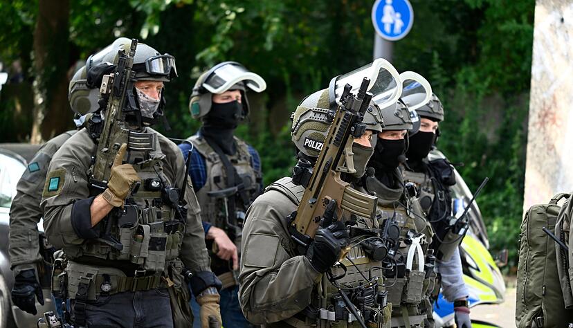 Spezialkr&auml;fte der Polizei haben vier M&auml;nner festgenommen. (Symbolbild)