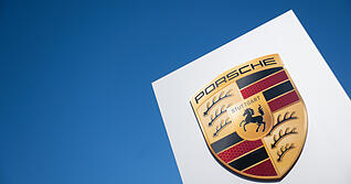 Porsche ist 2025 tief in die Krise gerutscht. Von Januar bis M&auml;rz diesen Jahres ist der Absatz erneut stark gesunken.