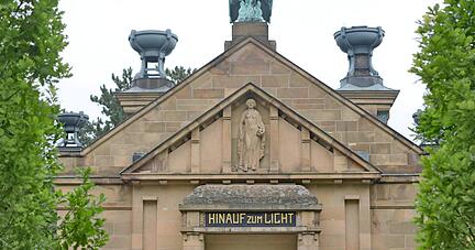 Das 1905 vom späteren Oberbürgermeister Emil Beutinger gebaute Krematorium im Heilbronner Hauptfriedhof ist seit Jahren immer wieder defekt.
Foto: Mario Berger Das 1905 vom späteren Oberbürgermeister Emil Beutinger gebaute Krematorium im Heilbronner Hauptfriedhof ist seit Jahren immer wieder defekt.
Foto: Mario Berger