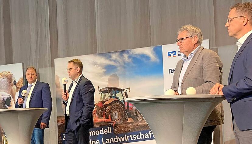 Werben bei der Podiumsdiskussion f&uuml;r Offenheit und Regionalit&auml;t: Egon Busam (v.l.), J&uuml;rgen Maurer, Rolf Brauch und Thomas Karle.
