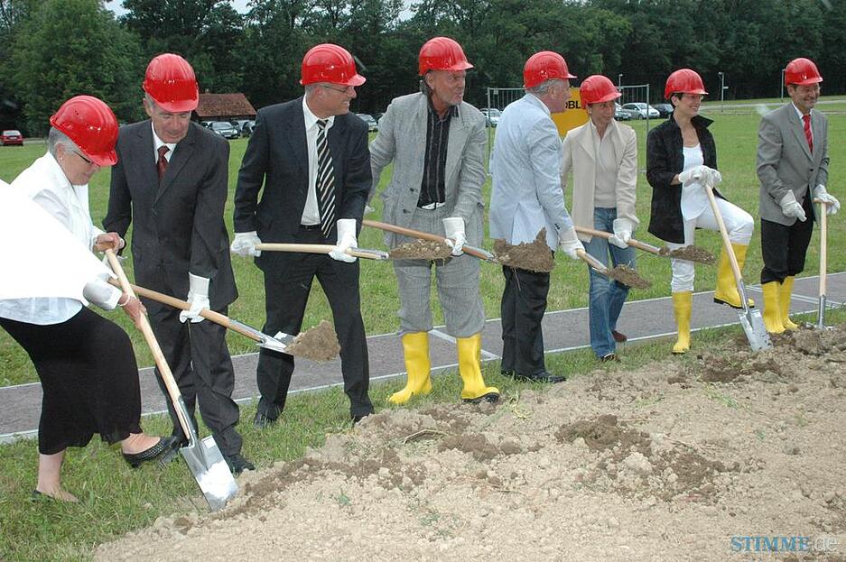 Am 25. Juni 2007 erfolgt der Spatenstich zum Neubau auf den Künzelsauer Taläckern. Am 25. Juni 2007 erfolgt der Spatenstich zum Neubau auf den Künzelsauer Taläckern.