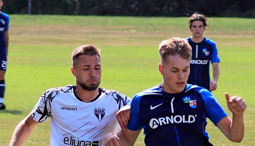 Marvin Metzger (rechts) gehört zu den jungen Talenten, die bei der SG Sindringen/Ernsbach aus der eigenen Jugend nachrücken.
Foto: Marc Schmerbeck Marvin Metzger (rechts) gehört zu den jungen Talenten, die bei der SG Sindringen/Ernsbach aus der eigenen Jugend nachrücken.
Foto: Marc Schmerbeck