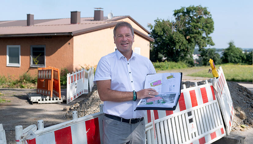 Bald geht es los: Bürgermeister Timo Frey berichtet über den Planungsstand beim Projekt Lindenberghalle in Bad Friedrichshall-Kochendorf. Bald geht es los: Bürgermeister Timo Frey berichtet über den Planungsstand beim Projekt Lindenberghalle in Bad Friedrichshall-Kochendorf.