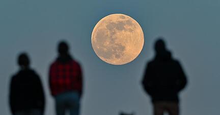 Beim sogenannten "Supermond" ist die Entfernung zwischen Mond und Erde geringer als sonst.