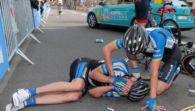 Paul Voss hält sich nach seinem Sturz in Nancy das Gesicht. foto: Fred Mons Paul Voss hält sich nach seinem Sturz in Nancy das Gesicht. foto: Fred Mons