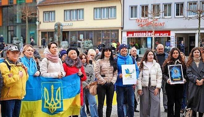 Demonstration in Heilbronn zum zweiten Jahrestag des russischen &Uuml;berfalls.